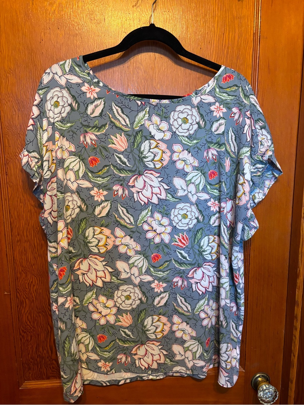 Women's Floral Scoop Neck Tee in Blue